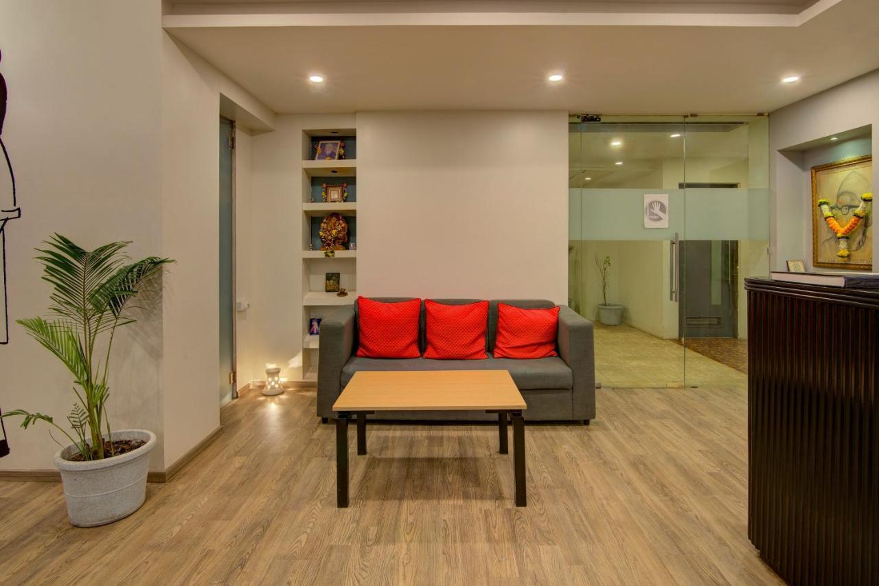 Hotel Vaccinated Staff- Oyo Townhouse 105 Khar West Station Bombaj Exteriér fotografie