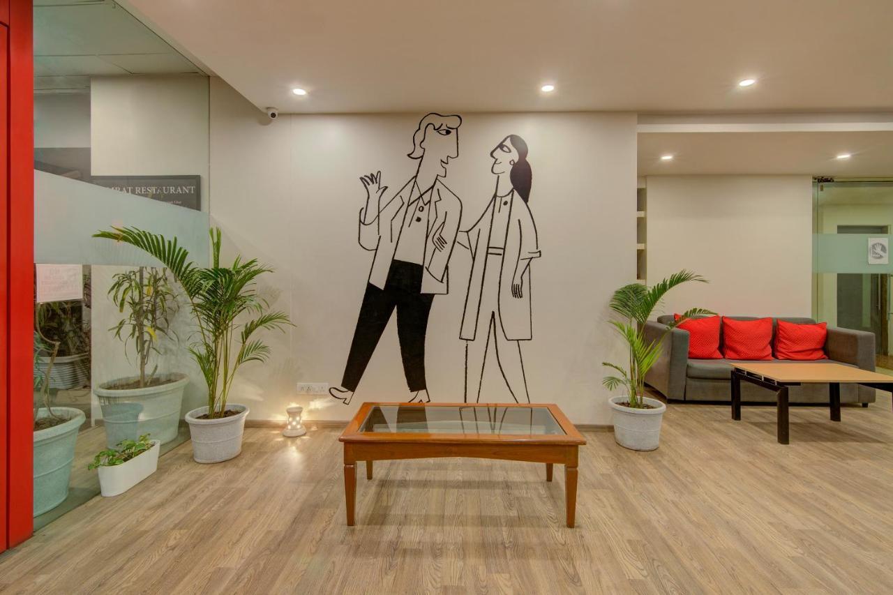 Hotel Vaccinated Staff- Oyo Townhouse 105 Khar West Station Bombaj Exteriér fotografie