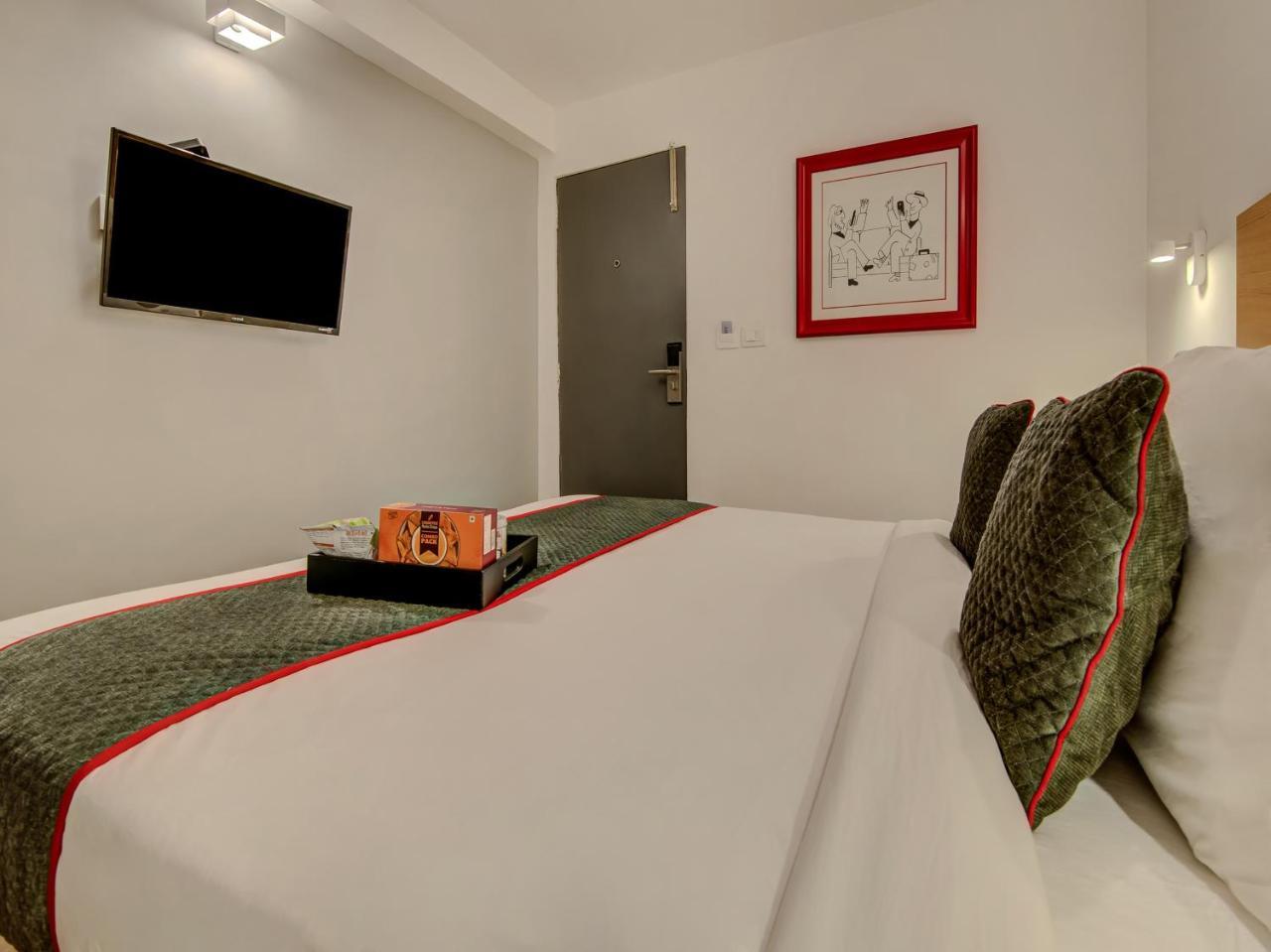 Hotel Vaccinated Staff- Oyo Townhouse 105 Khar West Station Bombaj Exteriér fotografie