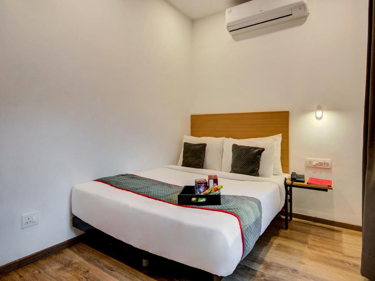 Hotel Vaccinated Staff- Oyo Townhouse 105 Khar West Station Bombaj Exteriér fotografie