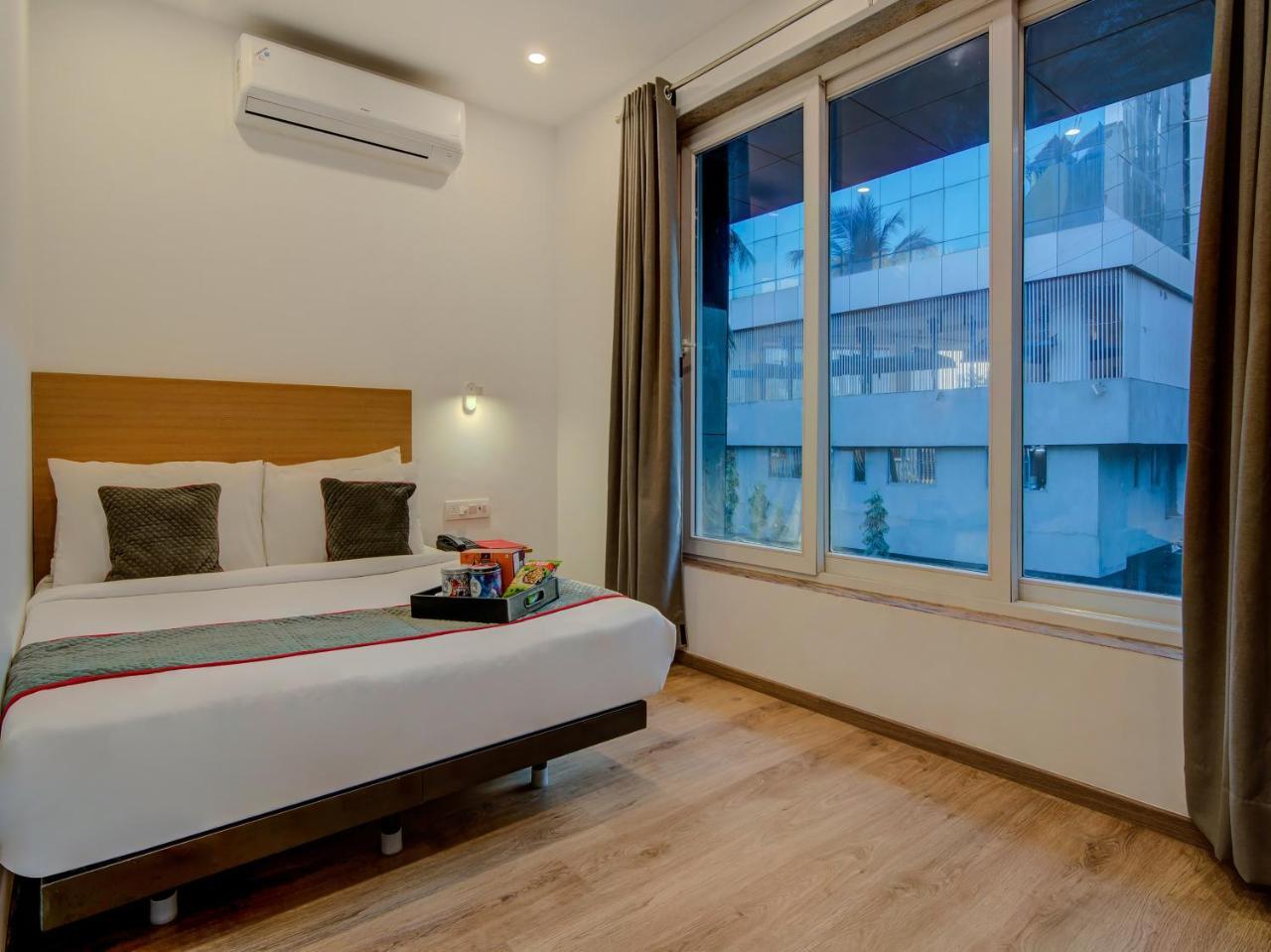 Hotel Vaccinated Staff- Oyo Townhouse 105 Khar West Station Bombaj Exteriér fotografie