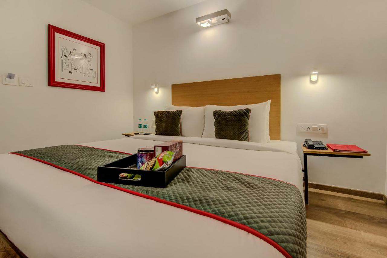 Hotel Vaccinated Staff- Oyo Townhouse 105 Khar West Station Bombaj Exteriér fotografie