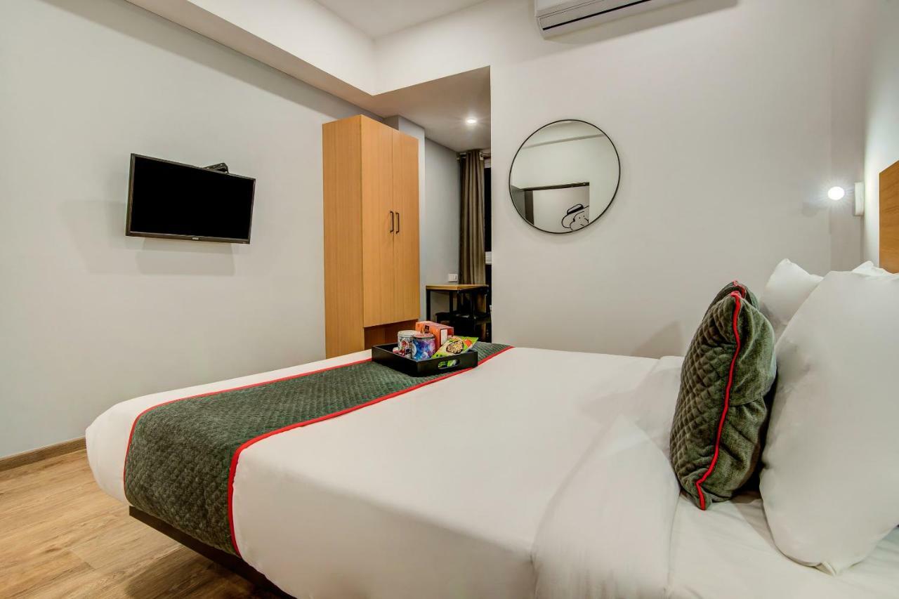 Hotel Vaccinated Staff- Oyo Townhouse 105 Khar West Station Bombaj Exteriér fotografie