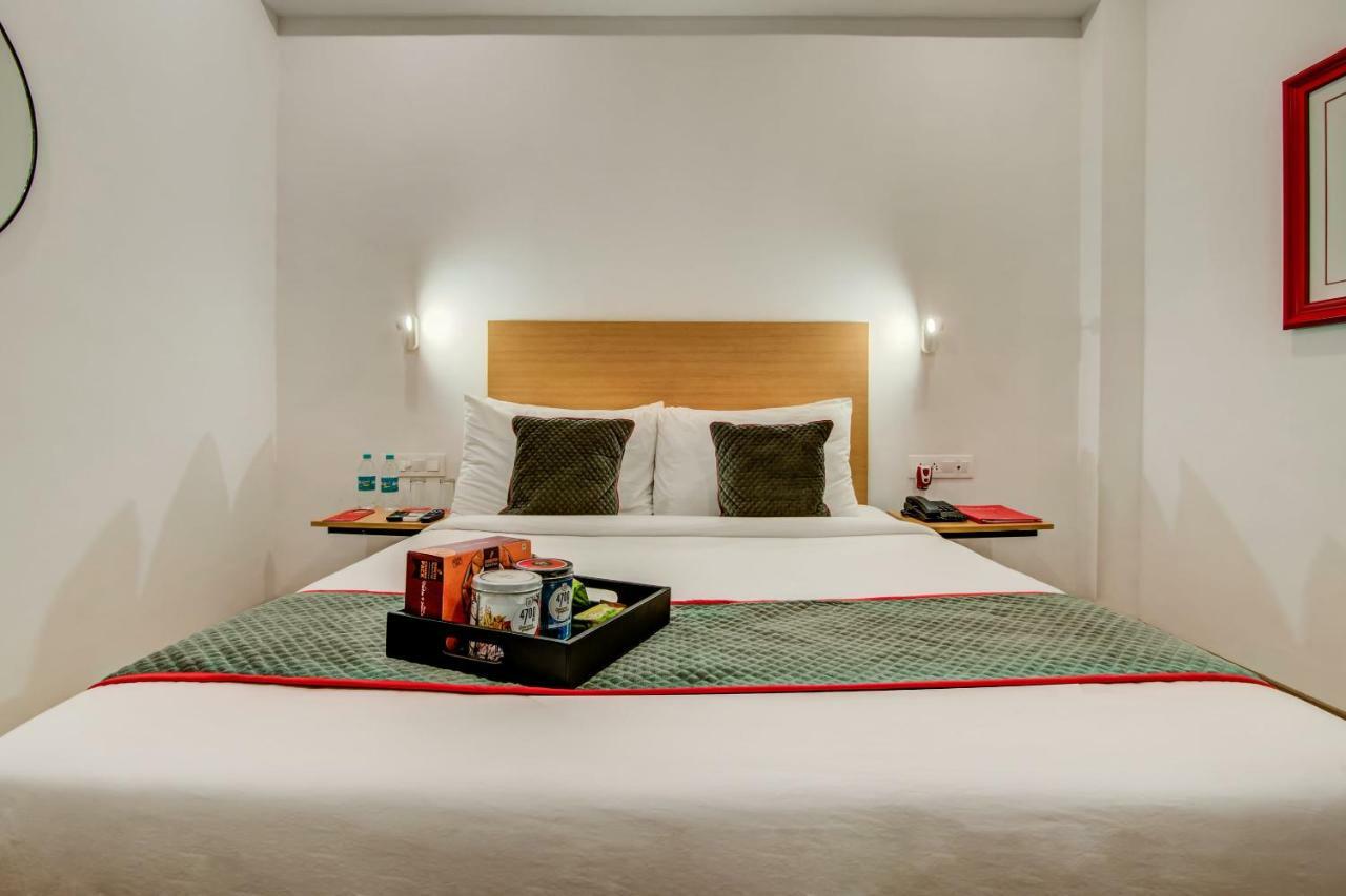 Hotel Vaccinated Staff- Oyo Townhouse 105 Khar West Station Bombaj Exteriér fotografie
