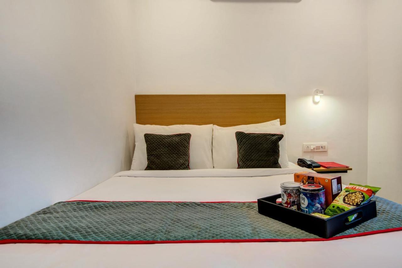 Hotel Vaccinated Staff- Oyo Townhouse 105 Khar West Station Bombaj Exteriér fotografie