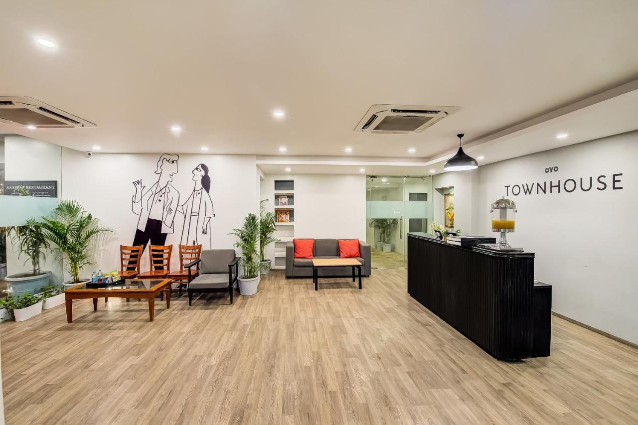Hotel Vaccinated Staff- Oyo Townhouse 105 Khar West Station Bombaj Exteriér fotografie